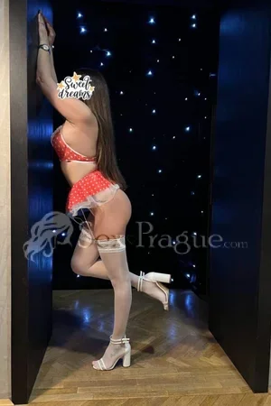 Nicole Escort