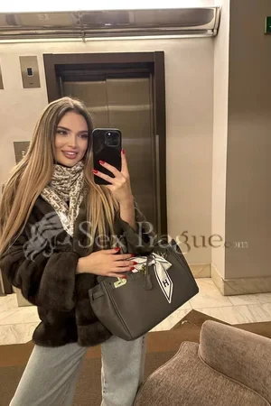 Eva Escort