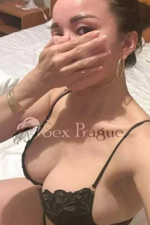 Lina Linh Escort