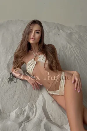 Eliza Escort
