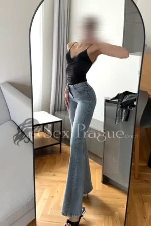 Julie Escort